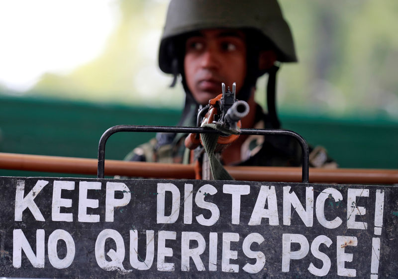 © Reuters. An Indian security force personnel keeps guard alongside a road during restrictions after the government scrapped the special constitutional status for Kashmir, in Srinagar