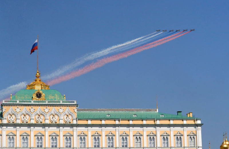 МНЕНИЕ - Траты ФНБ немного ускорят рост экономики РФ и укрепят рубль -- Ренессанс Капитал