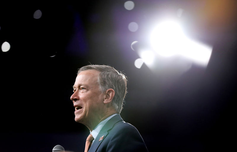 © Reuters. FILE PHOTO: 2020 Democratic U.S. presidential candidate former Colorado Governor John Hickenlooper speaks during the Presidential Gun Sense Forum in Des Moines