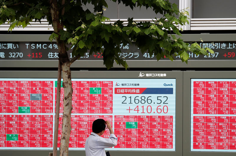 Японские акции выросли на фоне стабилизации фондовых рынков Китая и Гонконга