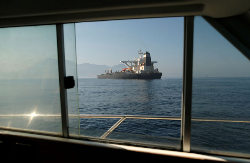 © Reuters. Iranian oil tanker Grace 1 sits anchored in the Strait of Gibraltar