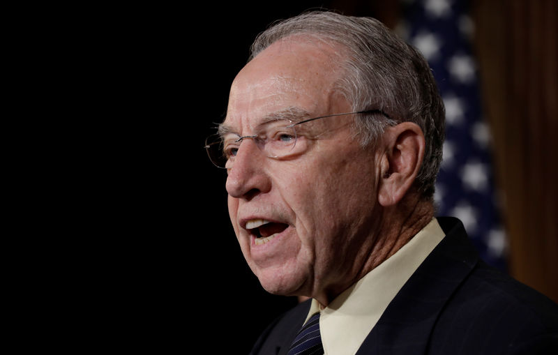 © Reuters. U.S. Senate Judiciary Committee Chairman Grassley discusses FBI investigation into Kavanaugh assault allegations on Capitol Hill in Washington