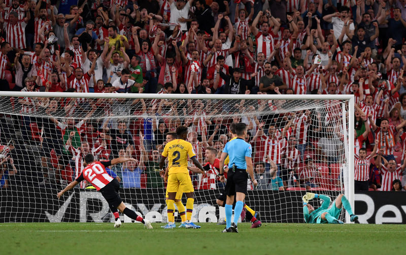 © Reuters. La Liga Santander - Athletic Bilbao v FC Barcelona