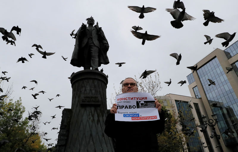 Oposición rusa se manifiesta en Moscú por elecciones libres