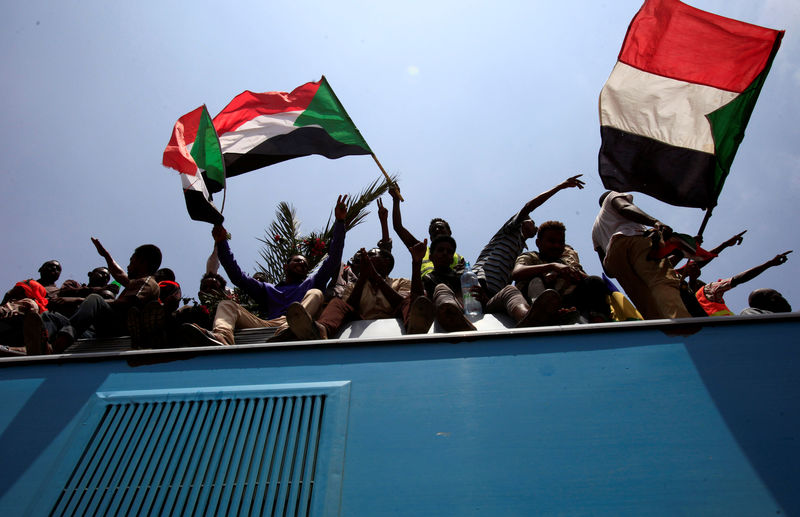 © Reuters. تحالف المعارضة السوداني يحدد أعضاءه الخمسة في مجلس السيادة