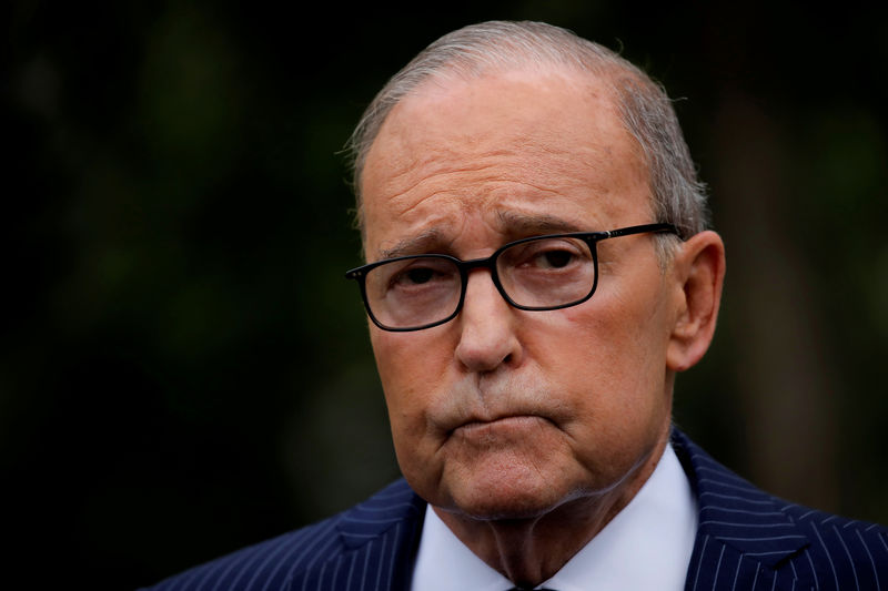 © Reuters. FILE PHOTO: White House chief economic adviser Larry Kudlow talks with reporters on the driveway outside the West Wing of the White House in Washington, U.S.