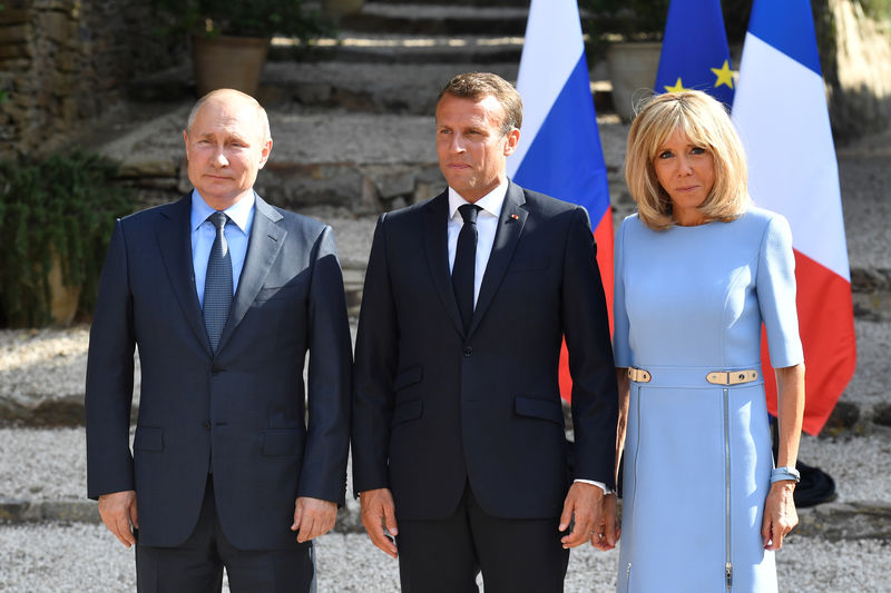 © Reuters. MACRON APPELLE AU RESPECT DE LA LIBERTÉ DE MANIFESTER EN RUSSIE