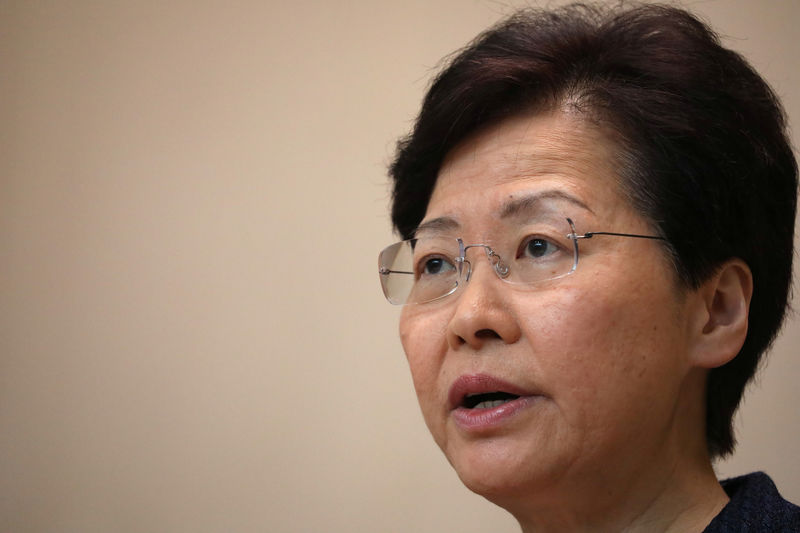 La líder de Hong Kong ve una &quot;salida&quot; del caos a través del diálogo