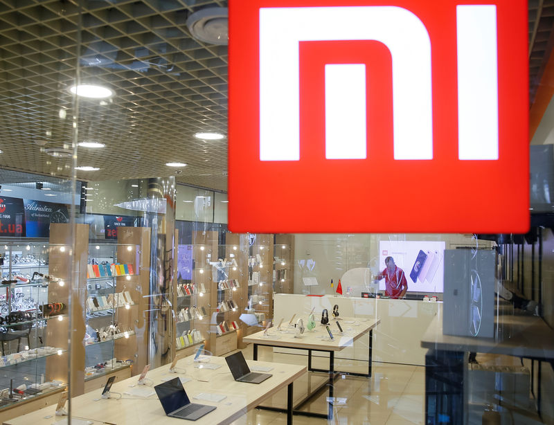 © Reuters. The logo of Xiaomi is seen outside the brand's store in central Kiev