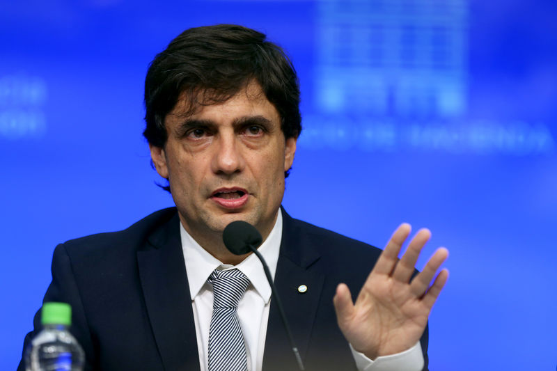 © Reuters. Newly appointed Argentina's Economy Minister Hernan Lacunza attends a news conference at the Casa Rosada Presidential Palace in Buenos Aires