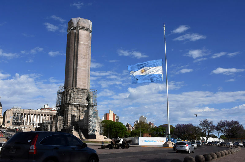 Argentina buscará estabilizar taxa de câmbio e cumprirá metas do FMI, diz Lacunza