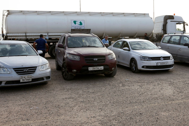 ليبيا ترسل محطات وقود متنقلة إلى غرب البلاد