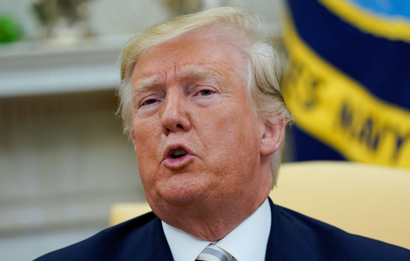 © Reuters. U.S. President Donald Trump answers reporters questions in the Oval office of the White House In Washington