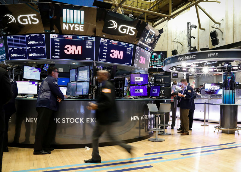 © Reuters. 金融株売られ下落、ＦＲＢ議長講演に注目＝米株市場