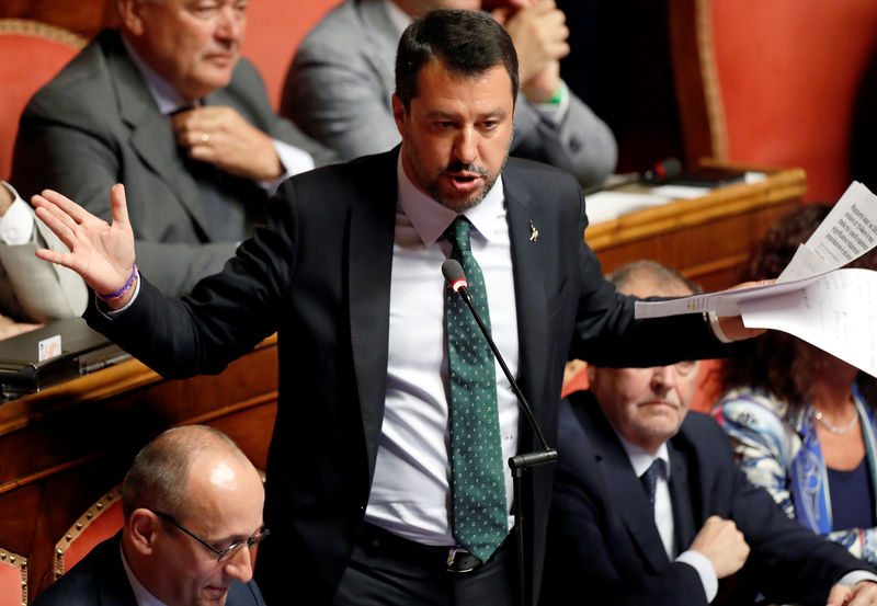 © Reuters. Italian Prime Minister Giuseppe Conte addresses the upper house of parliament over the ongoing government crisis, in Rome