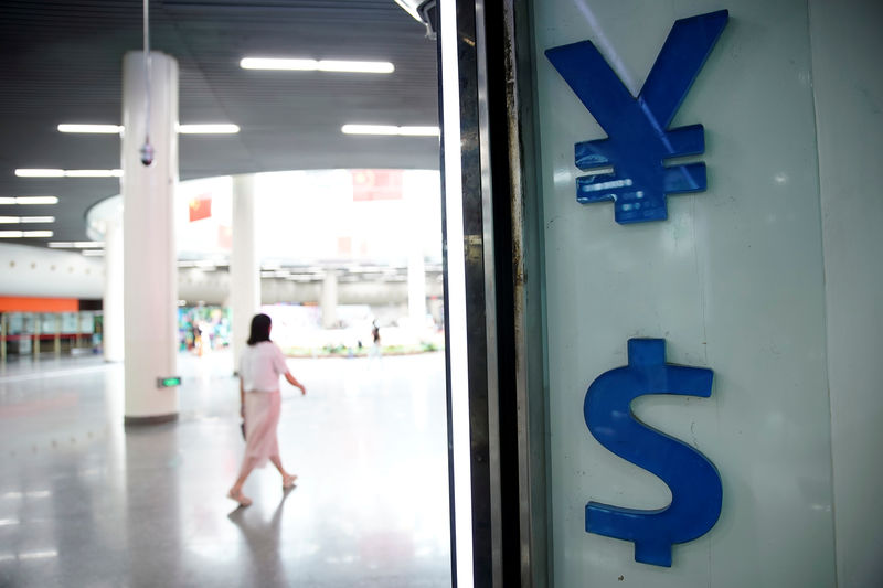 Bankers hawk hedging as trade war hits China's yuan