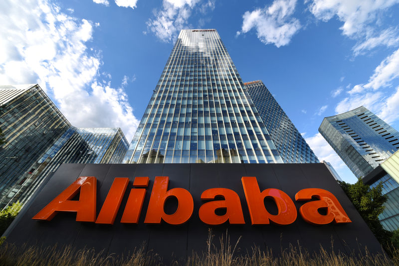 © Reuters. Alibaba sign is seen outside its Beijing headquarters