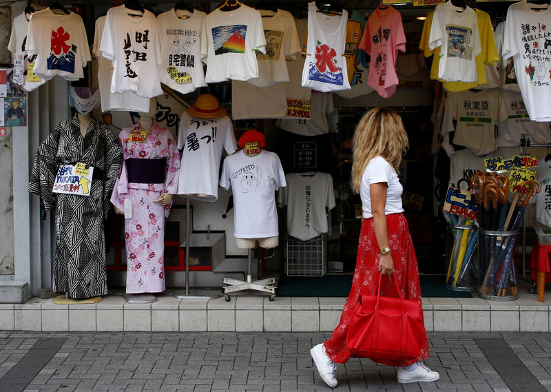 South Korean tourists shun Japan over trade row