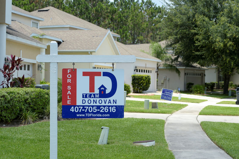 © Reuters. FILE PHOTO: For Sale signs stand in front of houses in a neighborhood where many British people have purchased homes