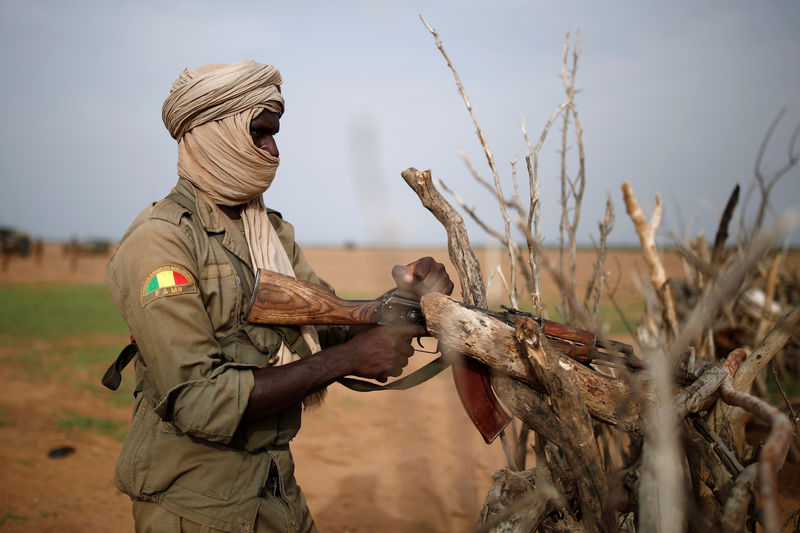 مقتل خمسة من جنود مالي في كمين نصبه من يشتبه بأنهم متشددون