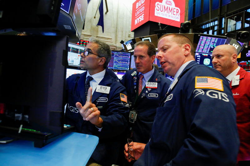 Wall Street sube por resultados de minoristas Lowe's y Target