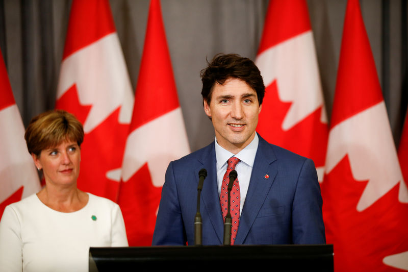 © Reuters. FILE PHOTO: Canada's Prime Minister Justin Trudeau and Canada's Minister for International Development Marie-Claude Bibeau attend a news conference at Canada's Embassy in London