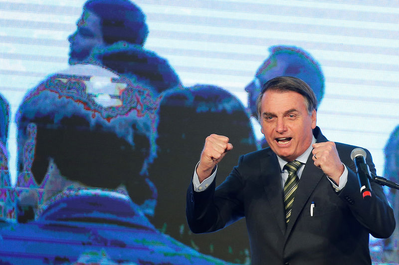 Acusações a ONGs feitas por Bolsonaro causam indignação e espanto