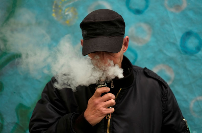 © Reuters. FILE PHOTO: A man poses for a picture, as he vapes at home in La Paz,