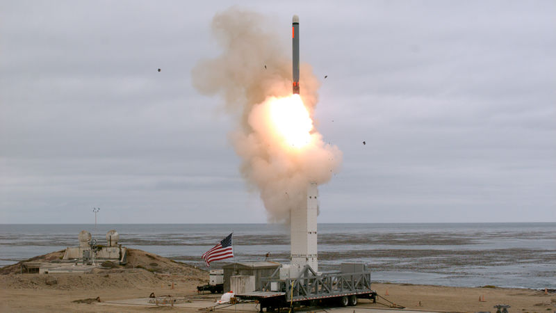 © Reuters. A conventionally configured ground-launched cruise missile is launched by the U.S. Department of Defense (DOD) during a test to inform development of future intermediate-range capabilities at San Nicolas Island