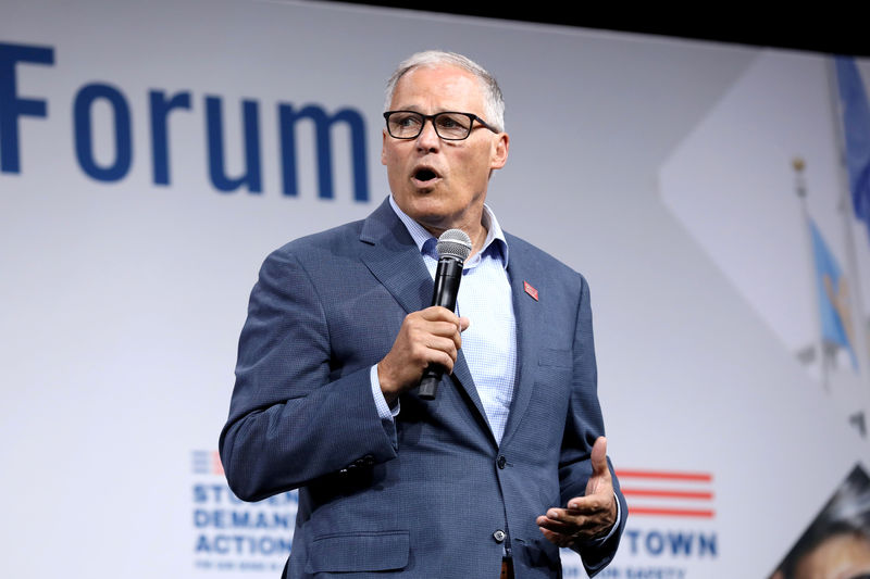 © Reuters. FILE PHOTO: 2020 Democratic U.S. presidential candidate and Washington Governor Jay Inslee speaks during the Presidential Gun Sense Forum in Des Moines
