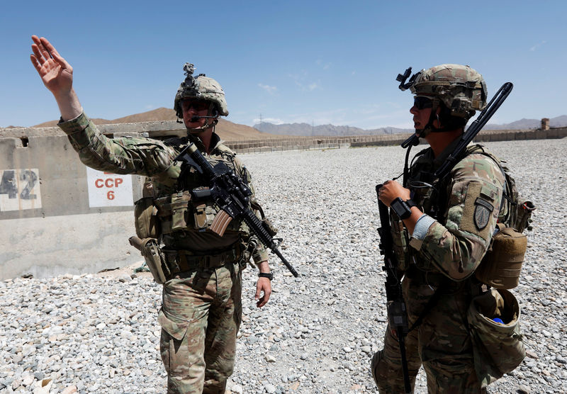© Reuters. حلف الأطلسي يعلن مقتل جنديين أمريكيين في أفغانستان