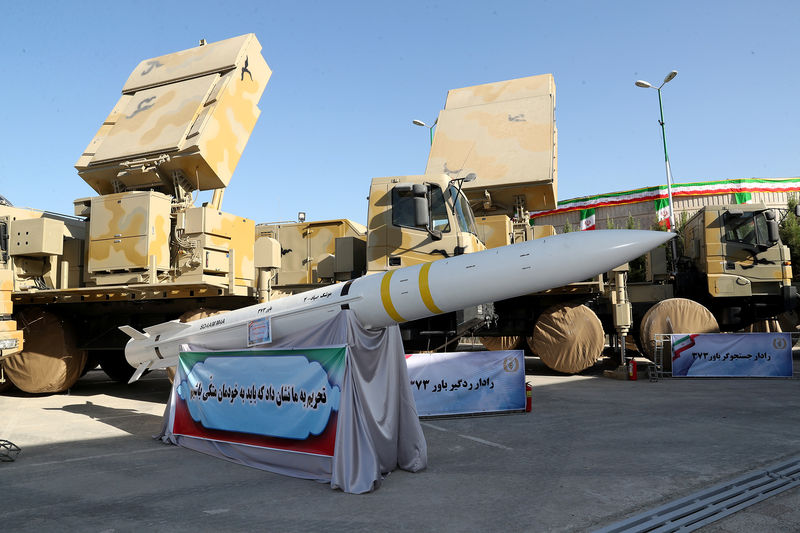 Irán exhibe un sistema móvil de defensa de misiles de fabricación propia
