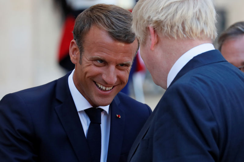 Macron diz a Johnson que não há tempo suficiente para novo acordo do Brexit