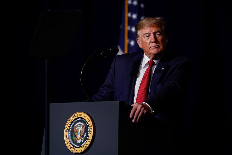 © Reuters. U.S. President Donald Trump speaks at the AMVETS (American Veterans) National Convention in Louisville