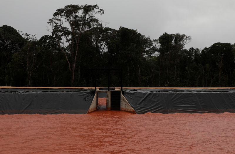 © Reuters. Parte do sistema de drenagem de águas pluviais do depósito de resíduos de bauxita DRS2 da refinaria de alumina Alunorte, de propriedade da empresa norueguesa Norsk Hydro, em Barcarena, no norte do Brasil.
