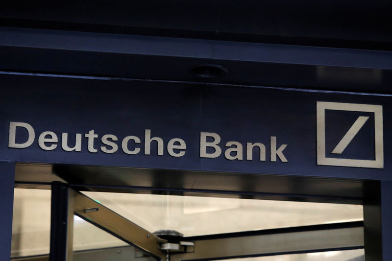© Reuters. Signage is seen on the lobby of the U.S. headquarters of Deutsche Bank in New York City