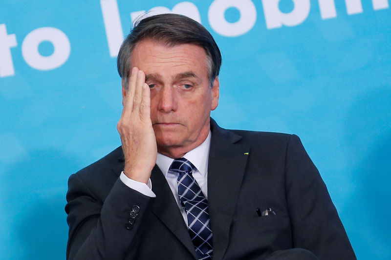 Bolsonaro diz que incêndios prejudicam a todos e fala de possível envolvimento de fazendeiros