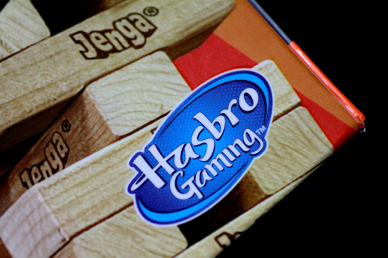 © Reuters. FILE PHOTO - Illustration photo of a Jenga game by Hasbro Gaming