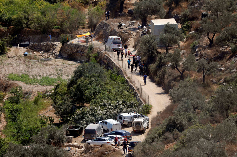 © Reuters. الجيش الإسرائيلي: إصابة ثلاثة فيما يشتبه أنه هجوم قرب مستوطنة