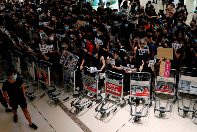 Aeroporto de Hong Kong voltará a ser alvo de protestos no fim de semana