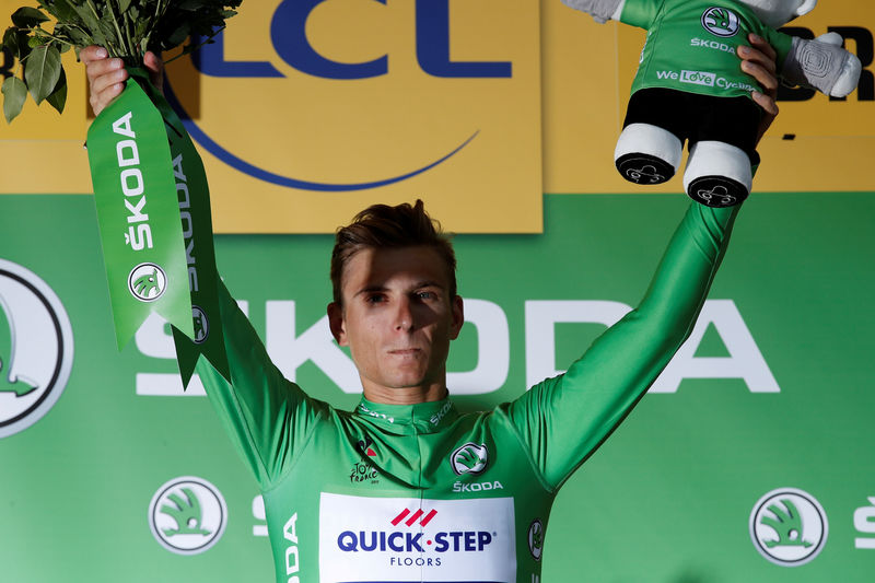 © Reuters. FILE PHOTO: Cycling - The 104th Tour de France cycling race