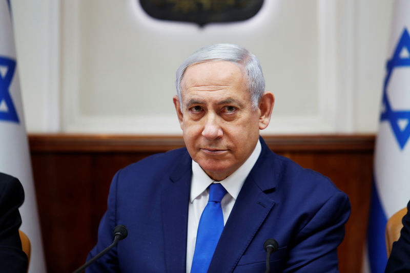 © Reuters. Israeli Prime Minister Benjamin Netanyahu attends the weekly cabinet meeting in Jerusalem