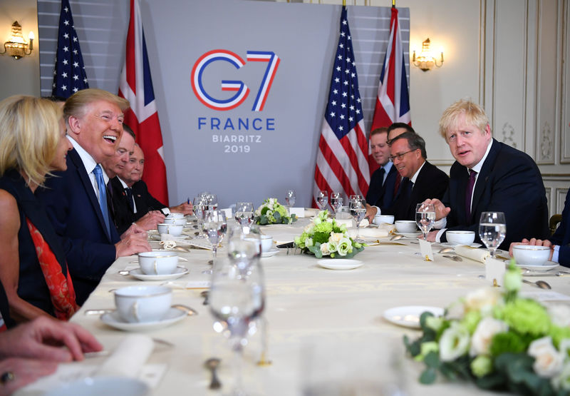 Llegada de ministro iraní causa sorpresa en cumbre de G7