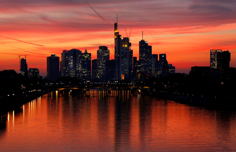 © Reuters. FILE PHOTO: The skyline with its financial district is photographed early evening in Frankfurt