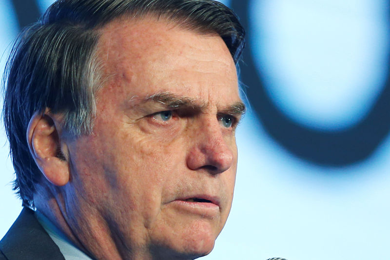 Demarcação de áreas indígenas tem intenção de inviabilizar Brasil, diz Bolsonaro