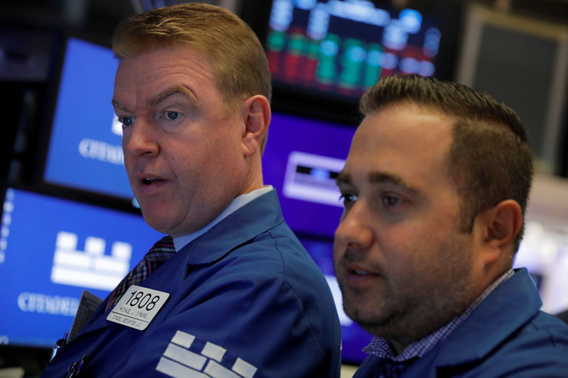 Índice de Wall Street recuam puxados pelo setor financeiro