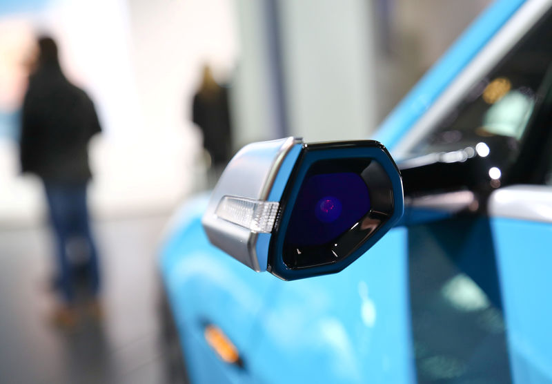 U.S. to test mirrorless, camera-based systems in autos