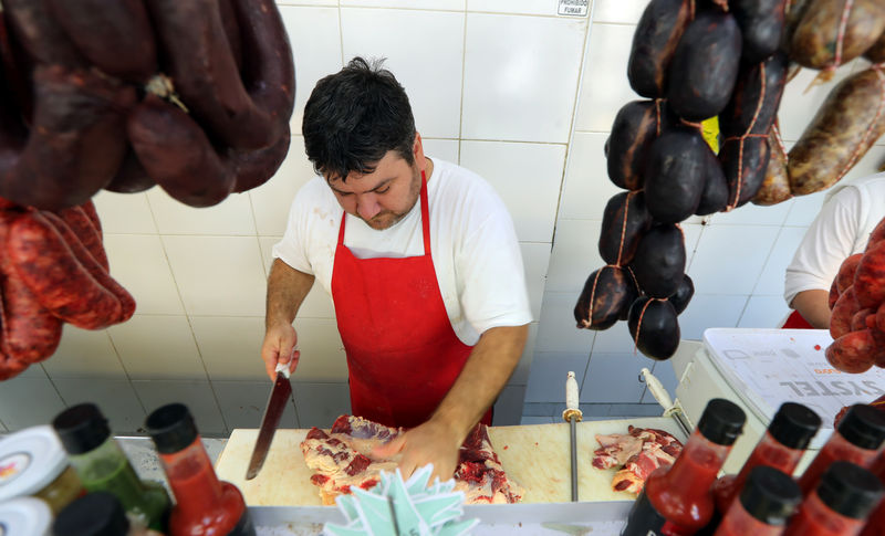 Loucos por bife, argentinos ignoram inflação e seguem comprando carne bovina