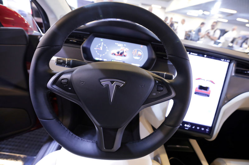 Tesla rolls out insurance in California