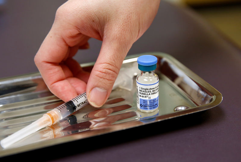 © Reuters. FILE PHOTO: A vial of the measles, mumps, and rubella (MMR) vaccine is pictured at the International Community Health Services clinic in Seattle